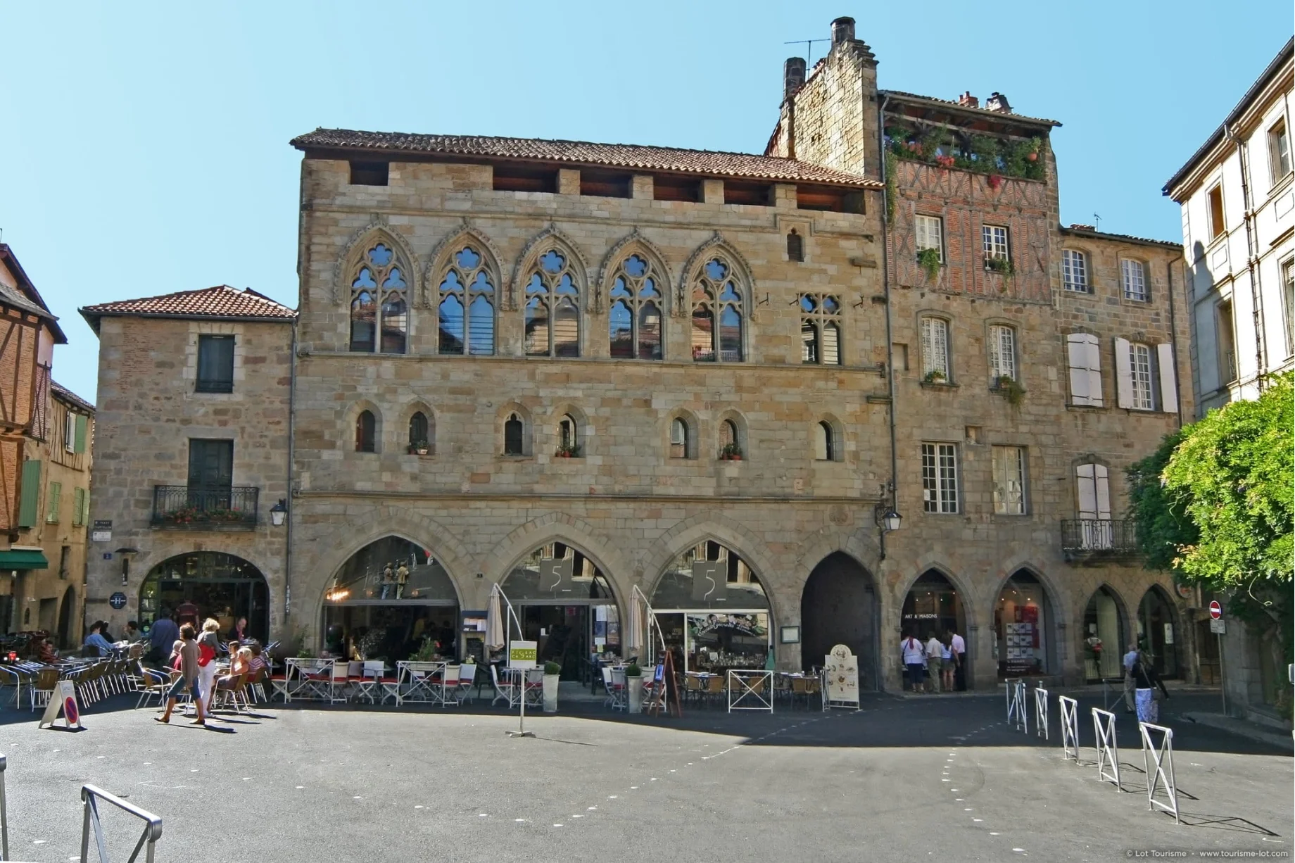 figeac-place-champollion-bca99753-2