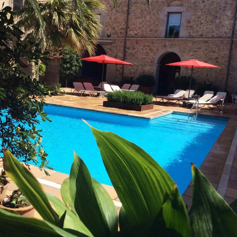 jolie-piscine-castello-54162f97