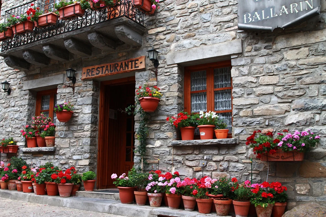 restaurant-892925_1280-b396351f