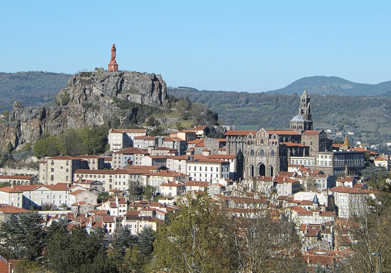 the-puy-in-velay-1376290_1280-fa7d1246